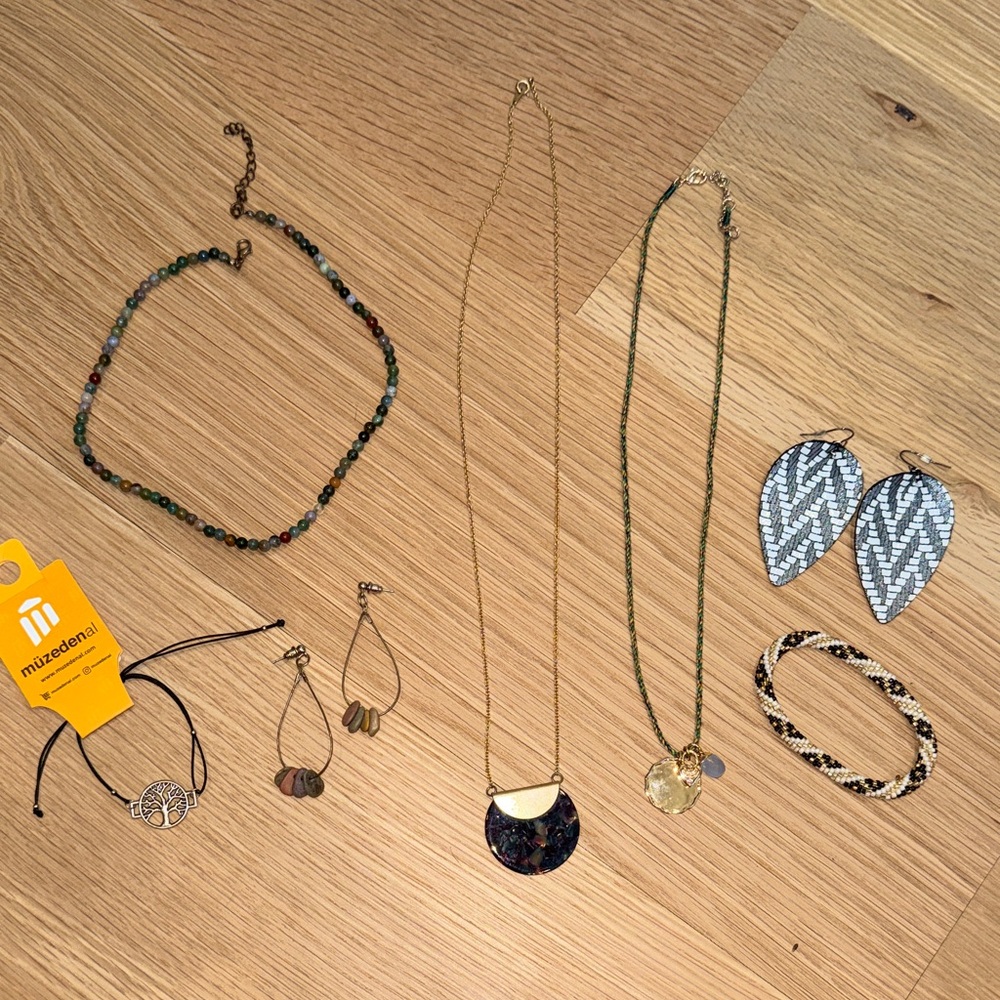 Assorted lot Women's Jewelry Set gold beaded Necklaces earrings bracelets